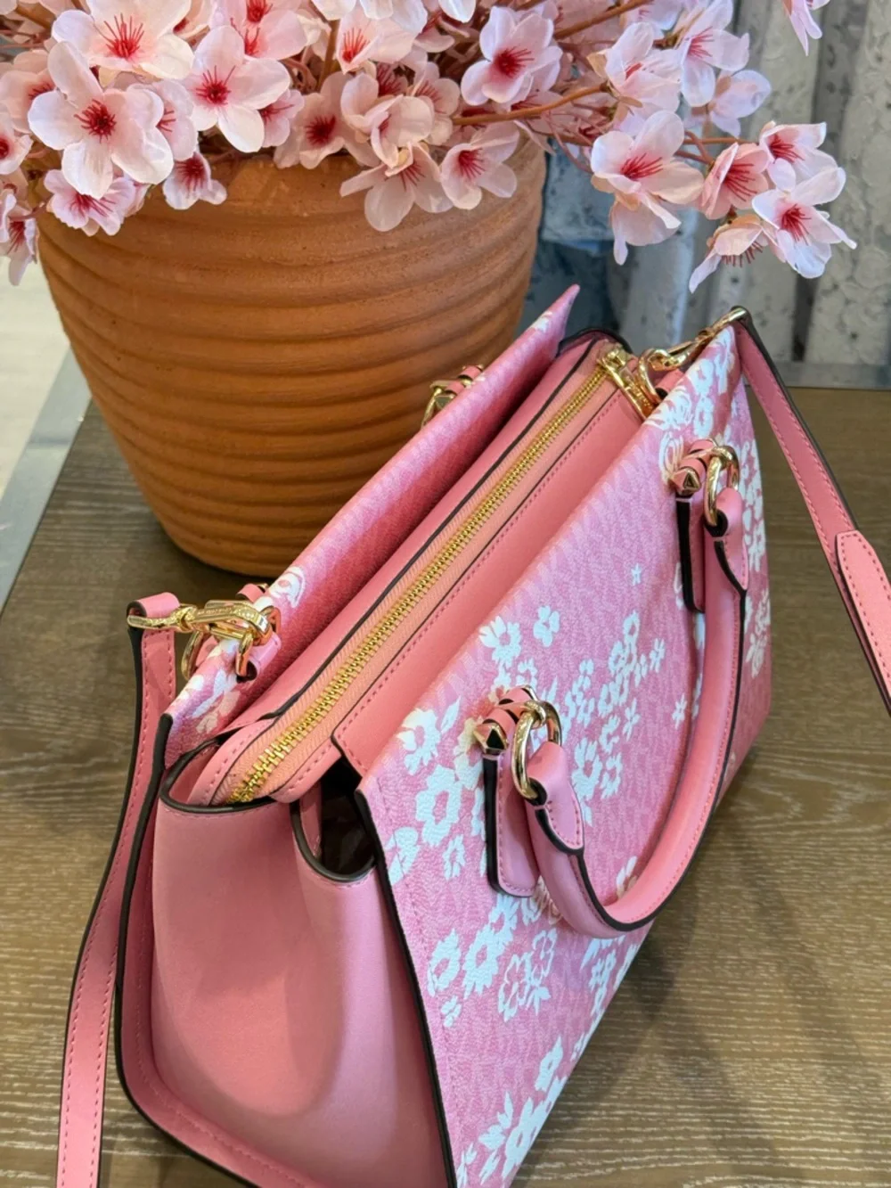 MICHAEL KORS Marilyn Medium Printed Signature Logo Satchel Carnation NWT - Picture 5 of 9